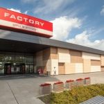 ROZPRZEDAŻ W FACTORY – KOGO SKUSZĄ NAJLEPSZE OFERTY ZAKUPOWE W MIEŚCIE?!