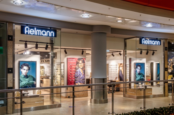 Fielmann po modernizacji ponownie otwiera butik w Galerii Dominikańskiej Moda, LIFESTYLE - W czwartek, 10 grudnia 2020 roku niemiecki lider rynku optycznego ponownie otworzył wrocławski salon w Galerii Dominikańskiej przy Placu Dominikańskim 3.